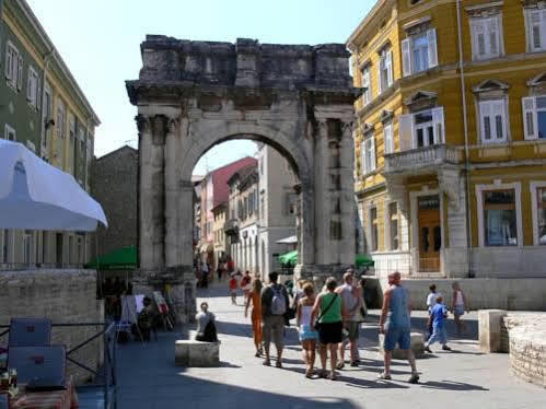 Apartments Forum * Pula